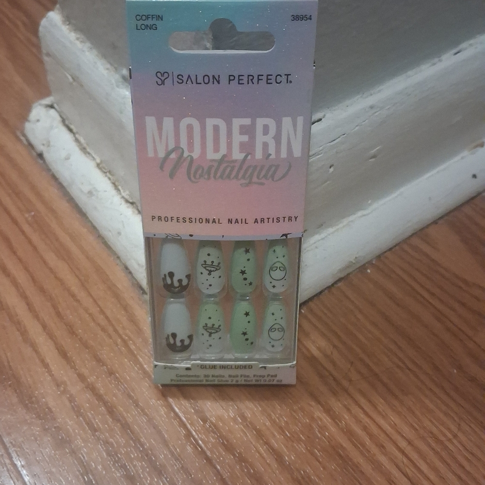 Salon Perfect Modern Nostalgia Nail Set